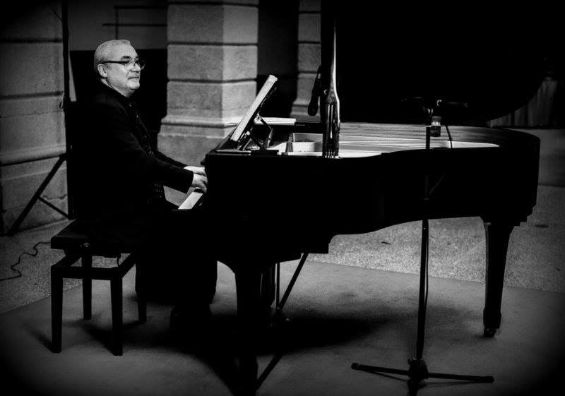 Paulo Lima ao piano de cauda